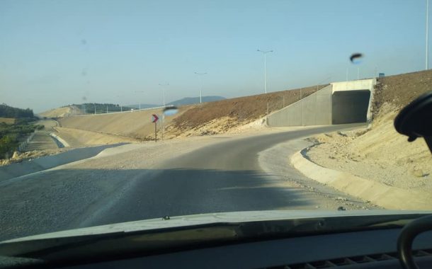 SANAYİ YOLU ÜZERİNDEKİ TÜNELİN VİRAJI HATALI, HER AN KAZA OLABİLİR!