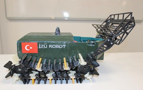 İZÜ ÖĞRENCİLERİNİN, DENİZ TEMİZLEYEN ROBOTU, ABD'DE FİNALE KALDI..