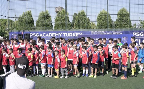 PSG, İZMİR'DEKİ FUTBOL AKADEMİSİNİN YENİ SEZON AÇILIŞINI YAPTI..