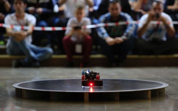 ROBOT MERAKLILARI İZMİR'DE BİR ARAYA GELDİ..