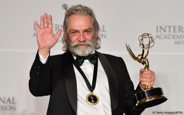 HALUK BİLGİNER'E, EMMY ÖDÜLÜ..