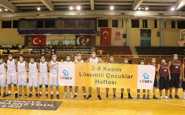 Gediz Elektrik Basketbol Takımı Lösemili Çocuklar için Maske Takarak Farkındalık Yarattı..