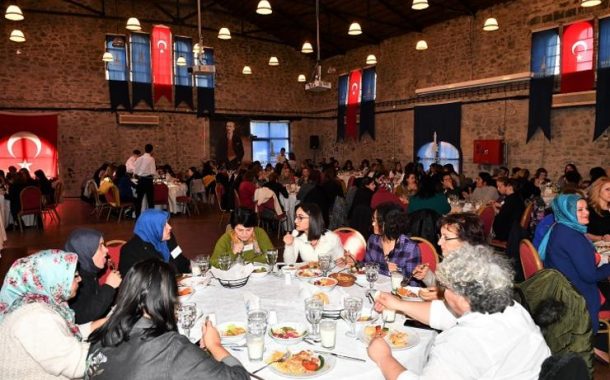 İZMİR'İN KADIN MUHTARLARI BULUŞTU..