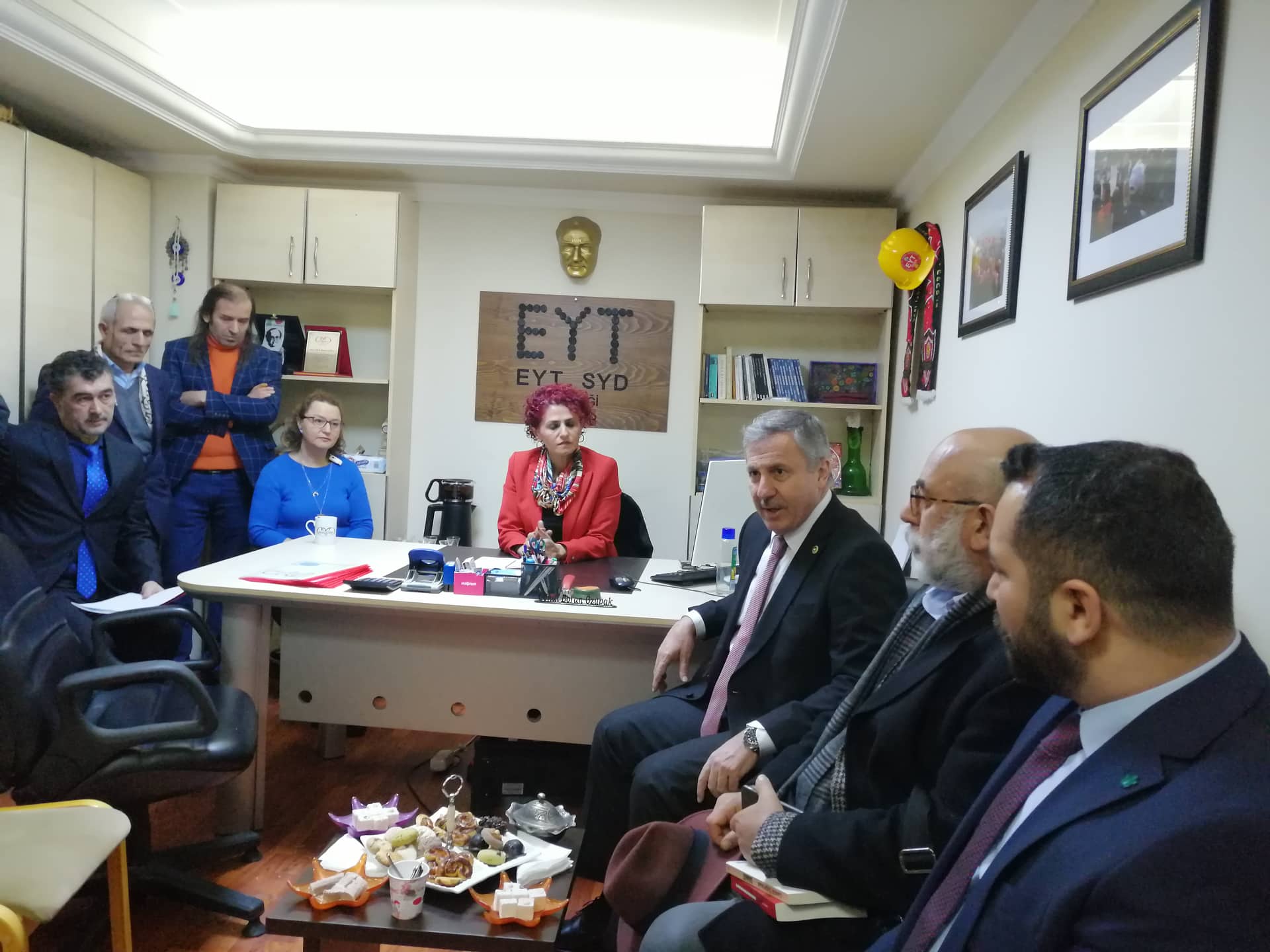 ÖZÜPAK, GELECEK PARTİSİNDEN GELEN MİSAFİRLERİNİ AĞIRLADI.. ÖZÜPAK, GELECEK PARTİSİNDEN GELEN MİSAFİRLERİNİ AĞIRLADI..