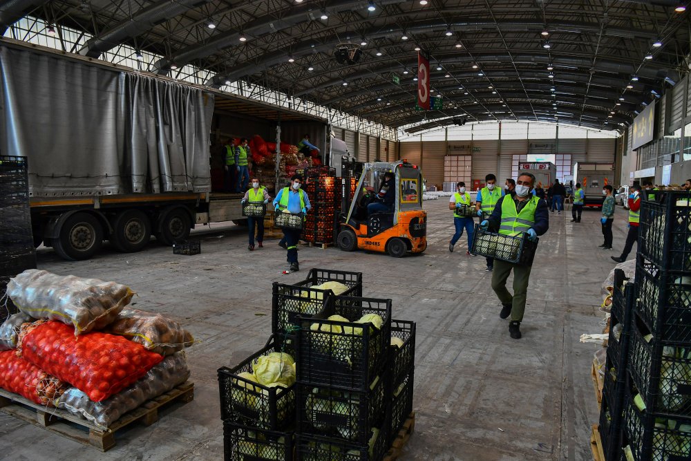 HAL ESNAFINDAN İHTİYAÇ SAHİPLERİNE 25 TON SEBZE MEYVE.. HAL ESNAFINDAN İHTİYAÇ SAHİPLERİNE 25 TON SEBZE MEYVE..