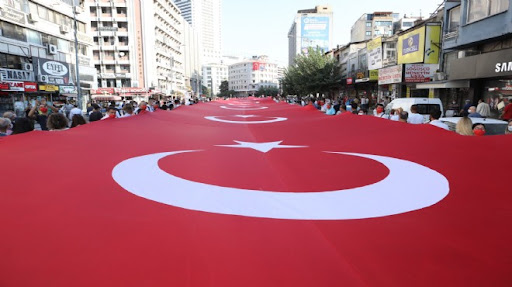 İZMİR’DE ZAFER YÜRÜYÜŞÜ… İZMİR’DE ZAFER YÜRÜYÜŞÜ…