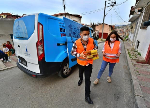 BÜYÜKŞEHİR DAYANIŞMAYI GENİŞLETİYOR, 600 BİN KİŞİYE İFTAR YEMEĞİ VERİLECEK, 70 BİN KİŞİYE DE NAKDİ YARDIM YAPILACAK.. BÜYÜKŞEHİR DAYANIŞMAYI GENİŞLETİYOR, 600 BİN KİŞİYE İFTAR YEMEĞİ VERİLECEK, 70 BİN KİŞİYE DE NAKDİ YARDIM YAPILACAK..