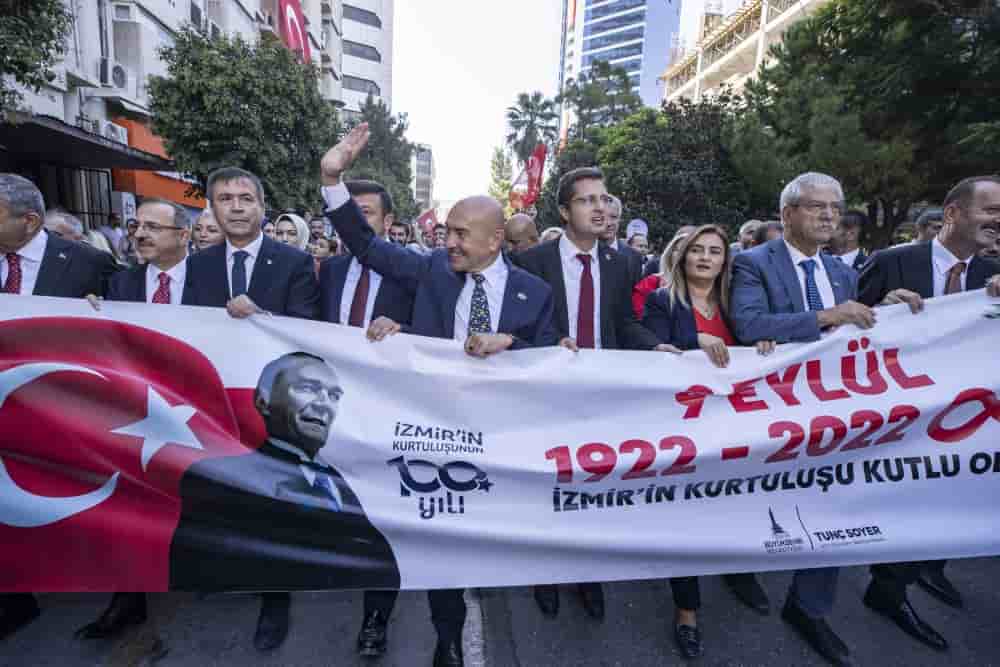 İZMİR DE KURTULUŞUN 100. YILDÖNÜMÜ ZAFER YÜRÜYÜŞÜ İLE TAÇLANDI… İZMİR DE KURTULUŞUN 100. YILDÖNÜMÜ ZAFER YÜRÜYÜŞÜ İLE TAÇLANDI…