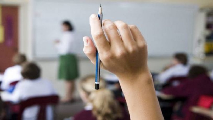 ÇYDD, 886 BİN KIZ ÖĞRENCİNİN OKULDAN MAHRUM BIRAKILMASINA DİKKAT ÇEKTİ!… ÇYDD, 886 BİN KIZ ÖĞRENCİNİN OKULDAN MAHRUM BIRAKILMASINA DİKKAT ÇEKTİ!…
