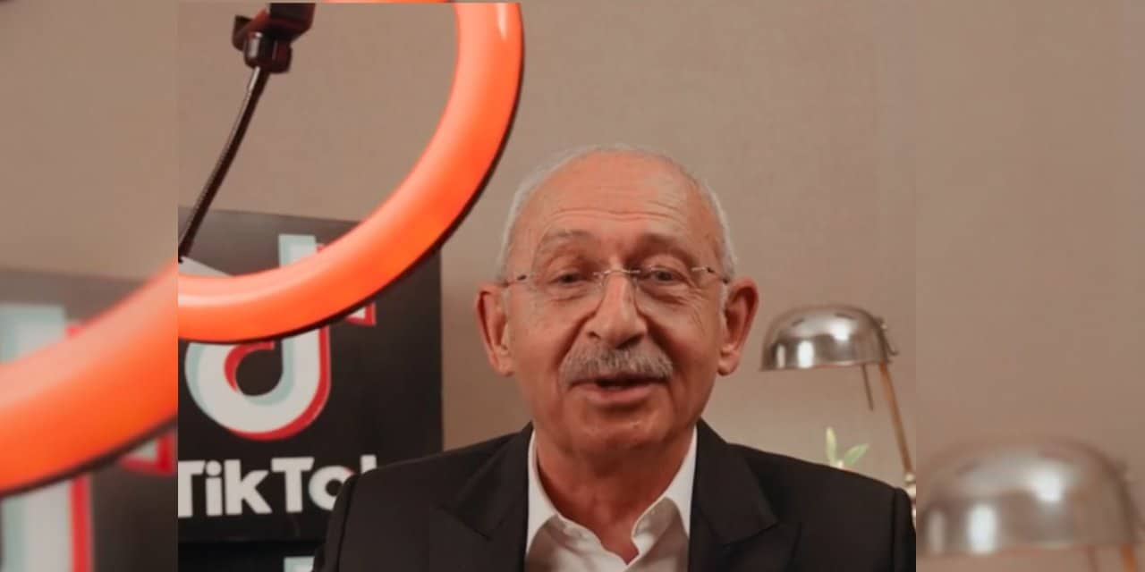“SİZLERE 14 MAYIS SONRASI VERDİĞİM SÖZLERİ ANLATMAK İÇİN 5 RENK SEÇENEKLİ TRİPOD ALDIM…” “SİZLERE 14 MAYIS SONRASI VERDİĞİM SÖZLERİ ANLATMAK İÇİN 5 RENK SEÇENEKLİ TRİPOD ALDIM…”