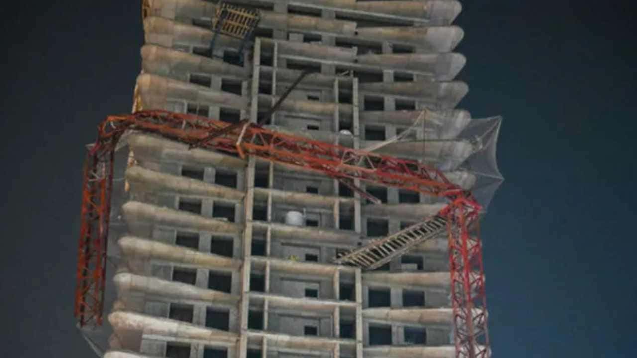 İZMİR’DEKİ VİNÇ KAZASINDA OLUŞAN MADDİ ZARARI ÖLEN İŞÇİLERİN AİLELERİNDEN İSTEDİLER!…