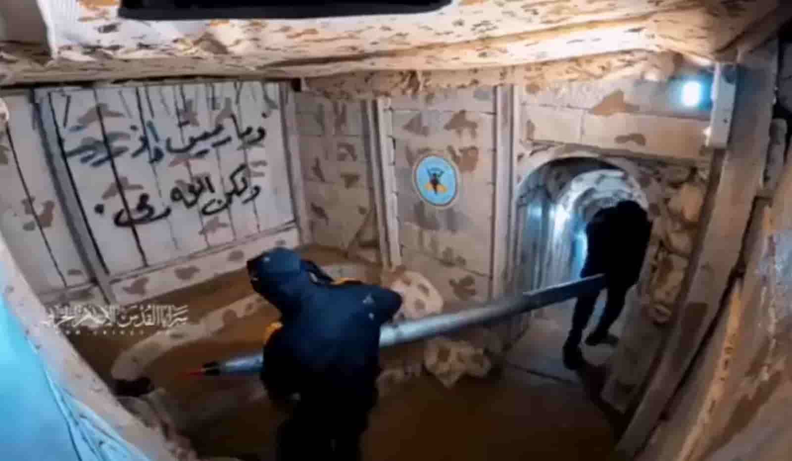 HAMAS’IN YER ALTINDAKİ TÜNELLERDE SAKLADIĞI GİZLİ SİLAHLAR ORTAYA ÇIKTI… HAMAS’IN YER ALTINDAKİ TÜNELLERDE SAKLADIĞI GİZLİ SİLAHLAR ORTAYA ÇIKTI…