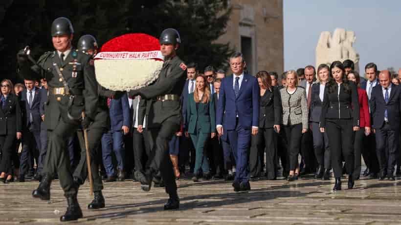 CHP LİDERİ ÖZEL’DEN PM ÜYELERİYLE BİRLİKTE TOPLANTI ÖNCESİ ANITKABİRİ ZİYARET… CHP LİDERİ ÖZEL’DEN PM ÜYELERİYLE BİRLİKTE TOPLANTI ÖNCESİ ANITKABİRİ ZİYARET…