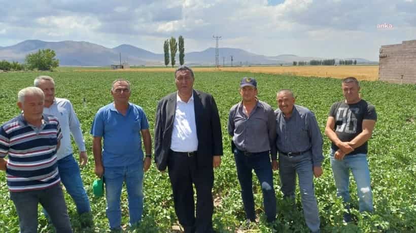 “BÖYLE DEVAM EDERSE PATATESLER TARLA DA KALIR, ÇİFTÇİ ÜRETİMDEN ÇEKİLİR…” “BÖYLE DEVAM EDERSE PATATESLER TARLA DA KALIR, ÇİFTÇİ ÜRETİMDEN ÇEKİLİR…”