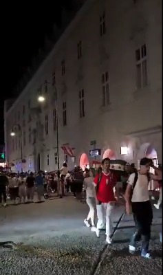 KANSIZ SÜRÜSÜ!, SOKAKLARA ÇIKTILAR, TÜRKİYE’NİN ELENMESİNİ KUTLADILAR… KANSIZ SÜRÜSÜ!, SOKAKLARA ÇIKTILAR, TÜRKİYE’NİN ELENMESİNİ KUTLADILAR…