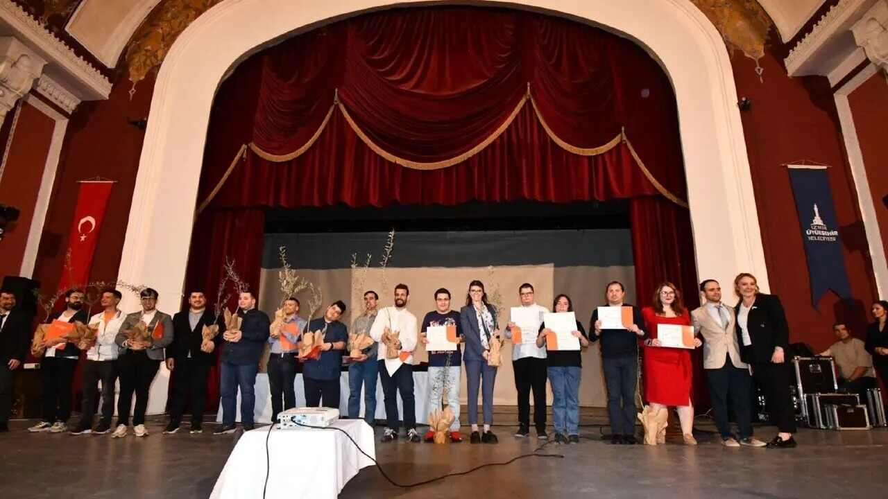 İZMİR BÜYÜKŞEHİR’DEN BİR İLK, İŞ-İN “NİTELİKLİ KAZANIM” PROGRAMI BAŞLATILDI… İZMİR BÜYÜKŞEHİR’DEN BİR İLK, İŞ-İN “NİTELİKLİ KAZANIM” PROGRAMI BAŞLATILDI…