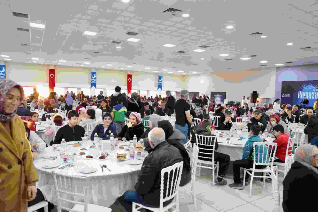 Aliağa’da İlk Toplu İftar Yapıldı…