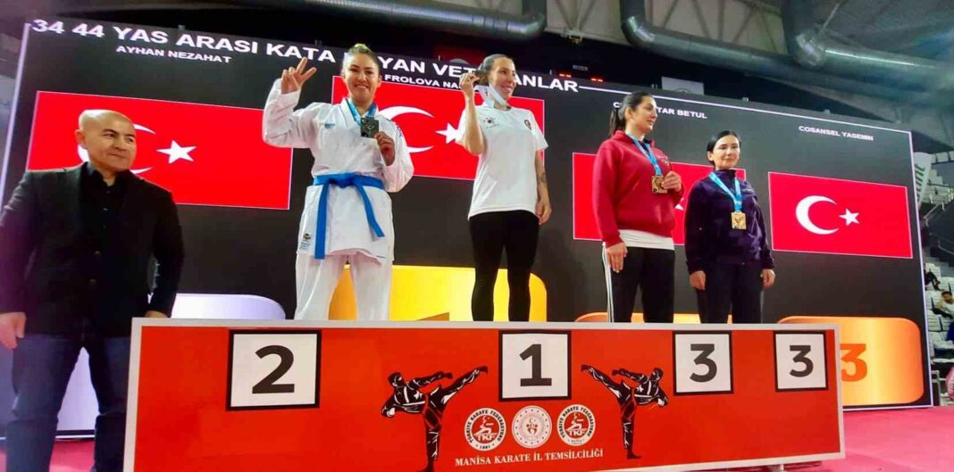 Aliağa Belediyesi Karate Antrenörü Nezahat Ayhan Türkiye Şampiyonu Oldu… Aliağa Belediyesi Karate Antrenörü Nezahat Ayhan Türkiye Şampiyonu Oldu…
