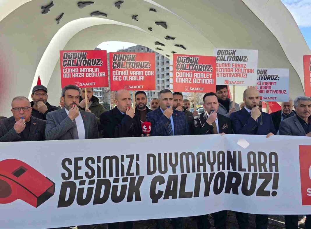 SAADET PARTİSİ İZMİR’DEN: “DEPREM DÜDÜĞÜ” EYLEMİ… SAADET PARTİSİ İZMİR’DEN: “DEPREM DÜDÜĞÜ” EYLEMİ…