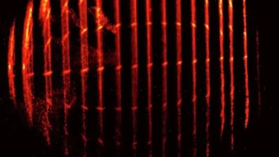 IŞIK HIZINI YAVAŞLATTILAR, BUNU İLK KEZ FOTOĞRAFLADILAR…