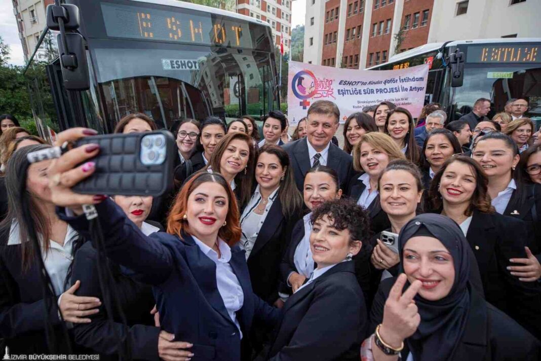 İZMİR’İN KADINLARIYLA TAM YOL İLERİ!… İZMİR’İN KADINLARIYLA TAM YOL İLERİ!…