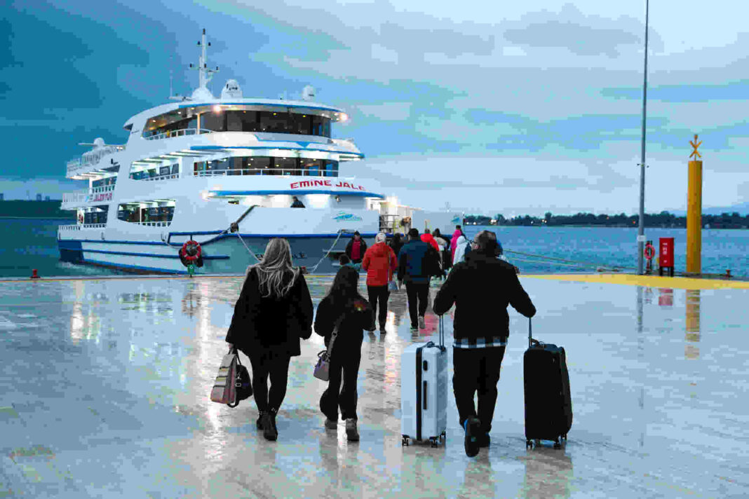 Aliağa’dan Midilli’ye Deniz Yolculuğu Başladı… Aliağa’dan Midilli’ye Deniz Yolculuğu Başladı…