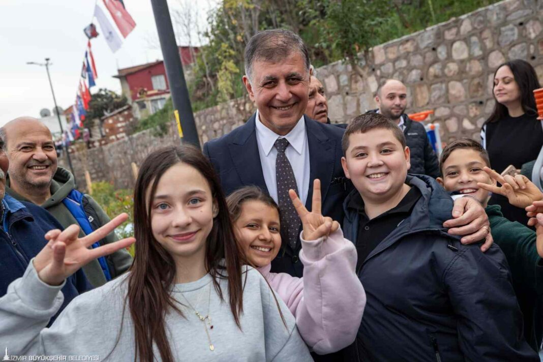 İZMİR’DE KADIN VE ÇOCUK ODAKLI SOSYAL POLİTİKALAR GÜÇLENİYOR… İZMİR’DE KADIN VE ÇOCUK ODAKLI SOSYAL POLİTİKALAR GÜÇLENİYOR…