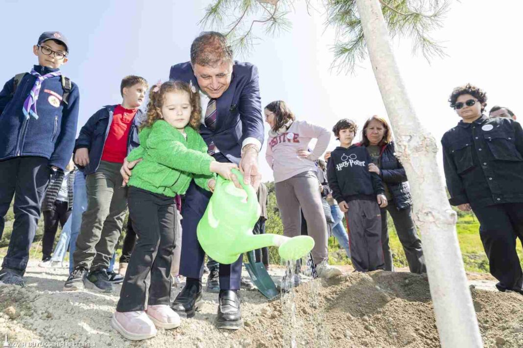 BAŞKAN TUGAY ÇOCUKLARA VERDİĞİ SÖZÜ TUTTU, FİDANLAR TOPRAKLA BULUŞTU… BAŞKAN TUGAY ÇOCUKLARA VERDİĞİ SÖZÜ TUTTU, FİDANLAR TOPRAKLA BULUŞTU…