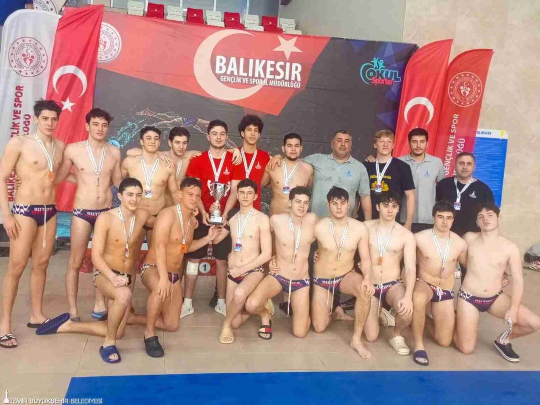İzmir Büyükşehir Belediyesi Sporcuları Başarıdan Başarıya Koşuyor… İzmir Büyükşehir Belediyesi Sporcuları Başarıdan Başarıya Koşuyor…