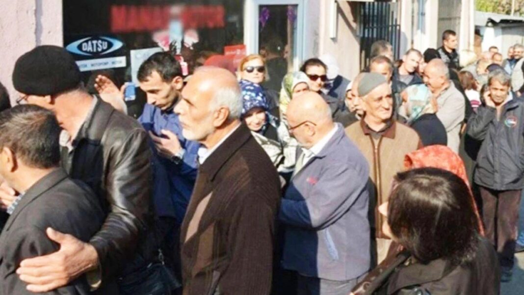 SGK REFAHA ERDİ, EMEKLİ AÇLIK’TAN YERLERE SERİLDİ!.. SGK REFAHA ERDİ, EMEKLİ AÇLIK’TAN YERLERE SERİLDİ!..