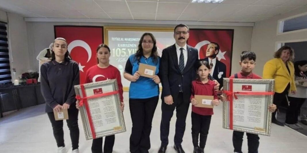 EDİRNE’DE İSTİKLAL MARŞI ARAPÇA DAĞITILDI… EDİRNE’DE İSTİKLAL MARŞI ARAPÇA DAĞITILDI…