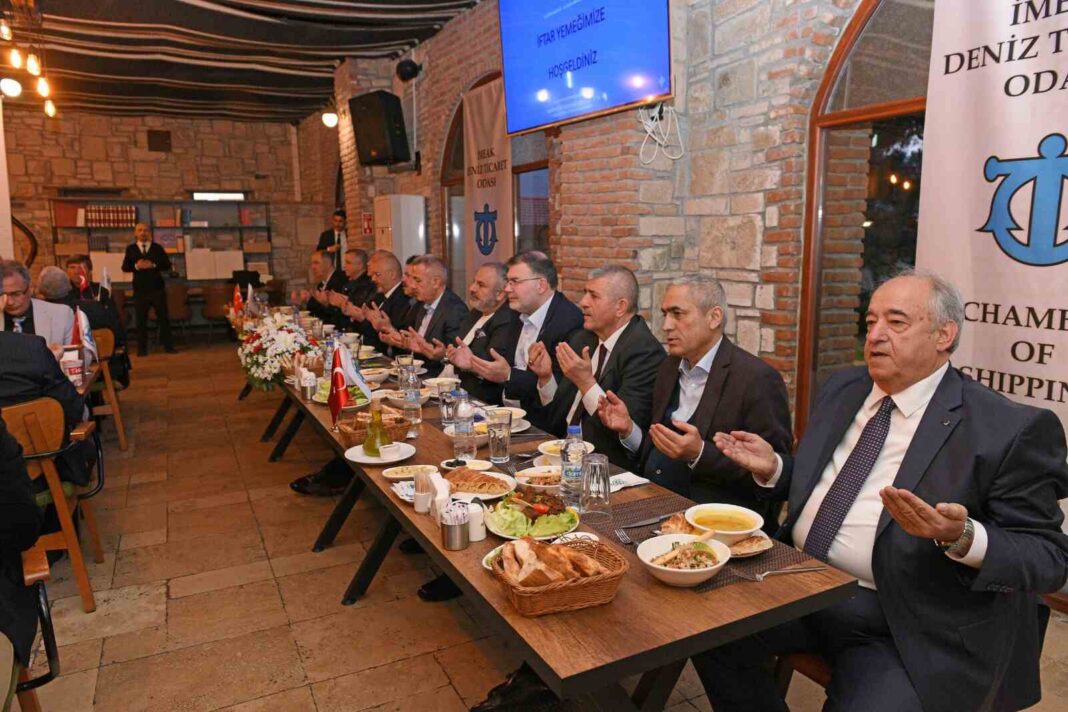 İMEAK Deniz Ticaret Odası Aliağa Şubesi’nden Geleneksel İftar Buluşması… İMEAK Deniz Ticaret Odası Aliağa Şubesi’nden Geleneksel İftar Buluşması…