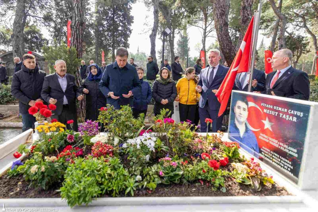 KADİFEKALE’DE ŞEHİTLER DUALARLA ANILDI… KADİFEKALE’DE ŞEHİTLER DUALARLA ANILDI…