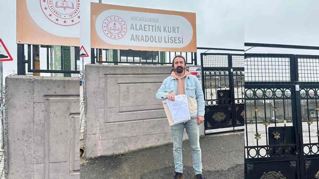İDDİA: “SINIFINA ATATÜRK KÖŞESİ YAPTI, SÜRGÜN CEZASINA ÇARPTIRILDI…” İDDİA: “SINIFINA ATATÜRK KÖŞESİ YAPTI, SÜRGÜN CEZASINA ÇARPTIRILDI…”