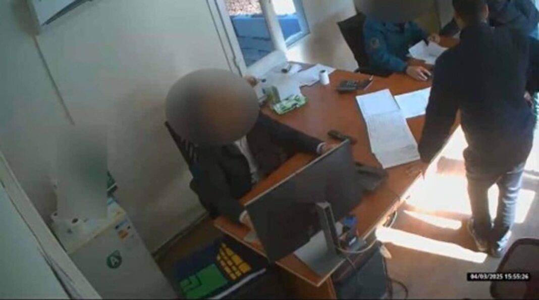 İzmir Serbest Bölgesi’ndeki Rüşvet Soruşturmasında İddianame Kabul Edildi: 34 Sanık Hakkında Hapis Talebi… İzmir Serbest Bölgesi’ndeki Rüşvet Soruşturmasında İddianame Kabul Edildi: 34 Sanık Hakkında Hapis Talebi…