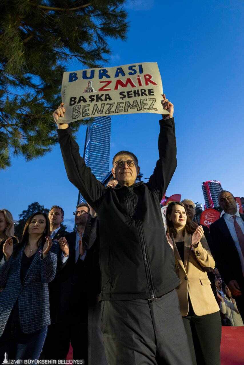 TUGAY: “BURASI İZMİR, BURASI BAŞKA YERLERE BENZEMEZ, BİZİ YENEMEYECEKSİNİZ…” TUGAY: “BURASI İZMİR, BURASI BAŞKA YERLERE BENZEMEZ, BİZİ YENEMEYECEKSİNİZ…”