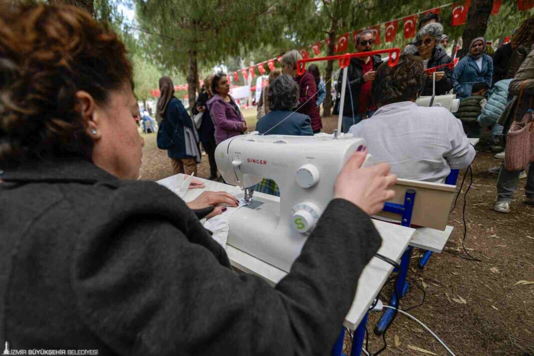 MAKİNELER TAŞINDI, EĞİTİME AÇIK ALANDA DEVAM EDİLDİ… MAKİNELER TAŞINDI, EĞİTİME AÇIK ALANDA DEVAM EDİLDİ…