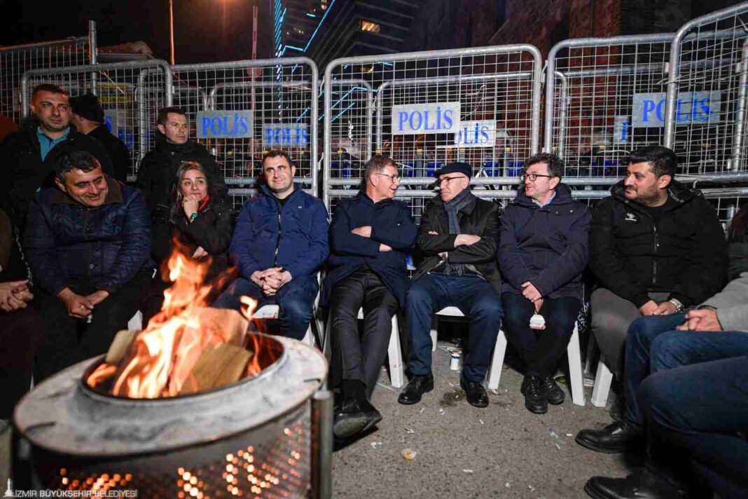 MESLEK FABRİKASI ÖNÜNDE 2. GECE NÖBETİ… MESLEK FABRİKASI ÖNÜNDE 2. GECE NÖBETİ…