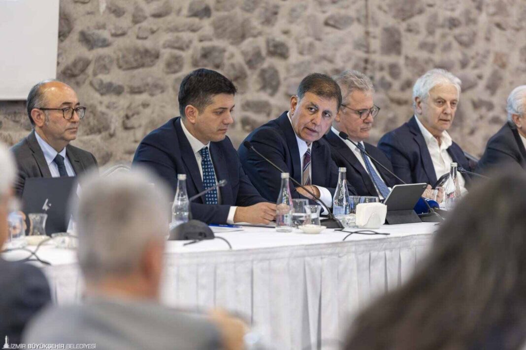 BAŞKAN TUGAY: “ENERJİ GÜVENLİĞİ İÇİN ŞEHİRLER KENDİ SİSTEMLERİNİ KURMALI…” BAŞKAN TUGAY: “ENERJİ GÜVENLİĞİ İÇİN ŞEHİRLER KENDİ SİSTEMLERİNİ KURMALI…”
