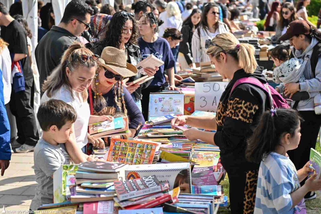 İZKİTAP’ta Edebiyat Şöleni Yaşanıyor… İZKİTAP’ta Edebiyat Şöleni Yaşanıyor…