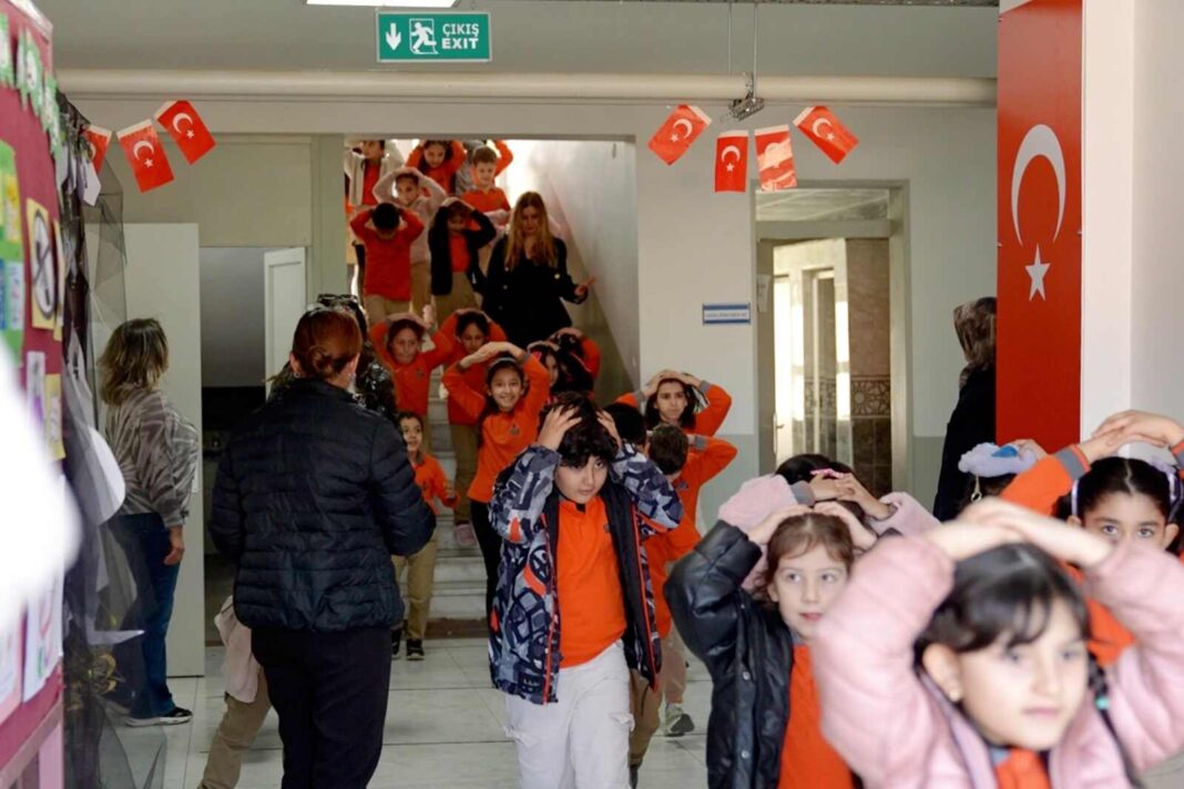 OKULLARDA HEM EĞİTİM HEM TATBİKAT… OKULLARDA HEM EĞİTİM HEM TATBİKAT…