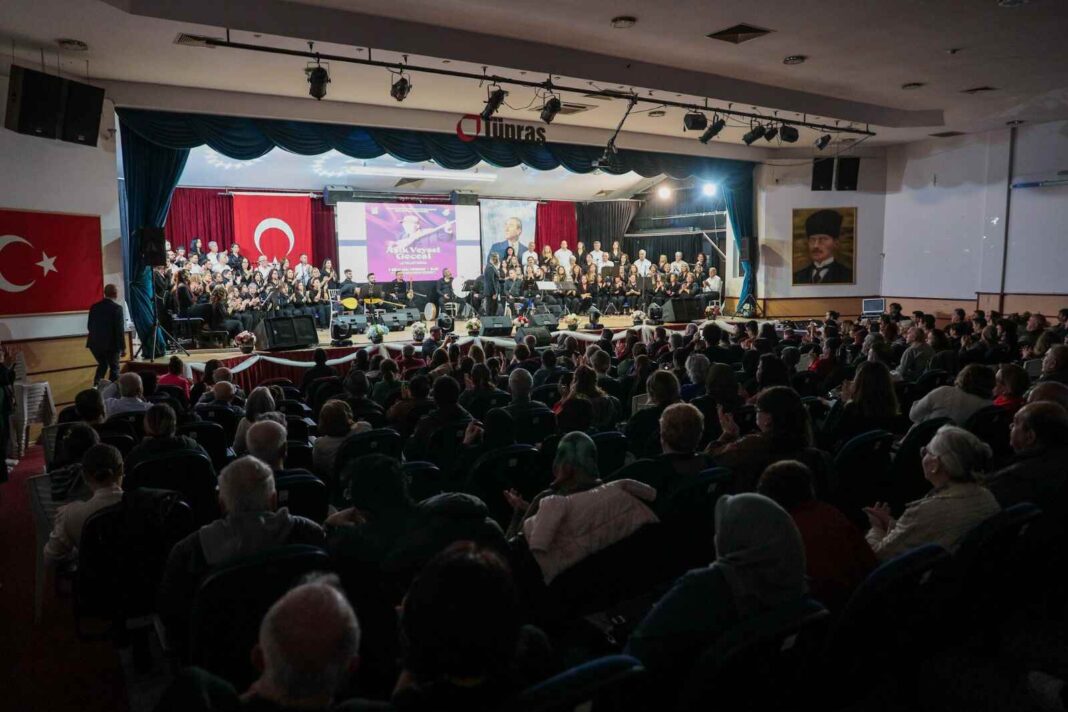 Aşık Veysel Türküleri Aliağa’da Yankılandı… Aşık Veysel Türküleri Aliağa’da Yankılandı…
