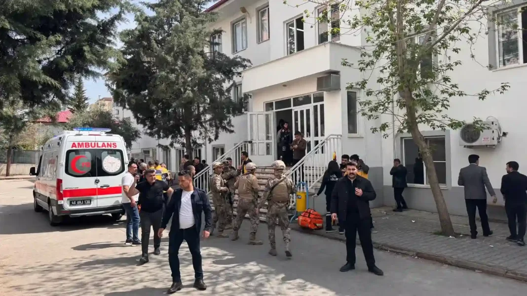 ÖZEL’DEN ‘UZMAN ÇAVUŞLAR OKULLARDA GÖREVLENDİRİLSİN’ ÖNERİSİ… ÖZEL’DEN ‘UZMAN ÇAVUŞLAR OKULLARDA GÖREVLENDİRİLSİN’ ÖNERİSİ…