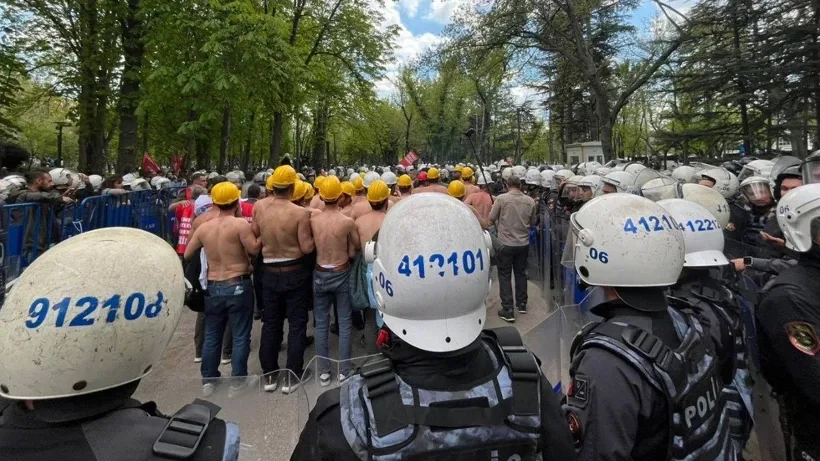 BAKAN GÜVENCE VERDİ, MADENCİLER TAMAM DEDİ!… BAKAN GÜVENCE VERDİ, MADENCİLER TAMAM DEDİ!…