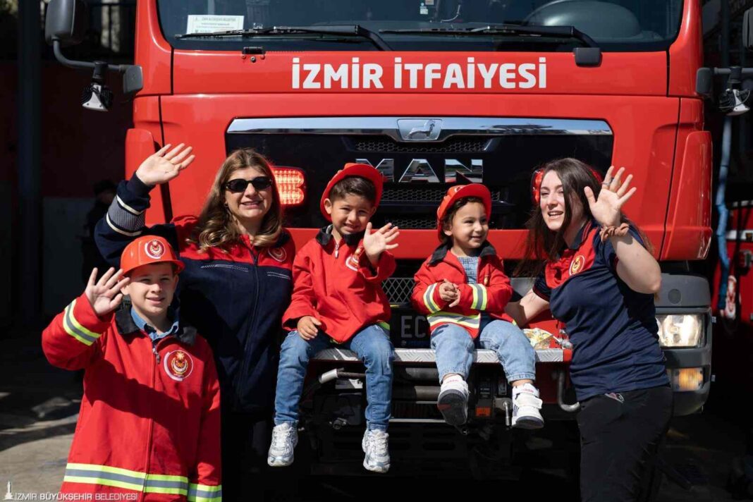 İzmir’in Alevlere Koşan Süper Anneleri… İzmir’in Alevlere Koşan Süper Anneleri…