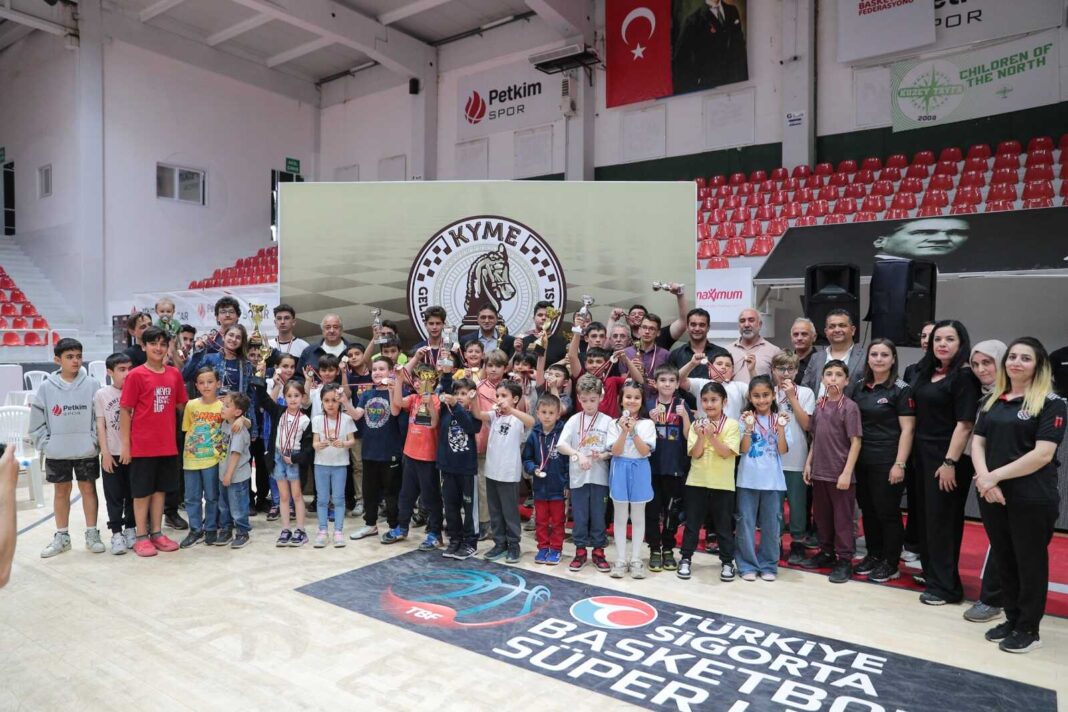 Satranç Tutkunları Aliağa’da Buluştu… Satranç Tutkunları Aliağa’da Buluştu…