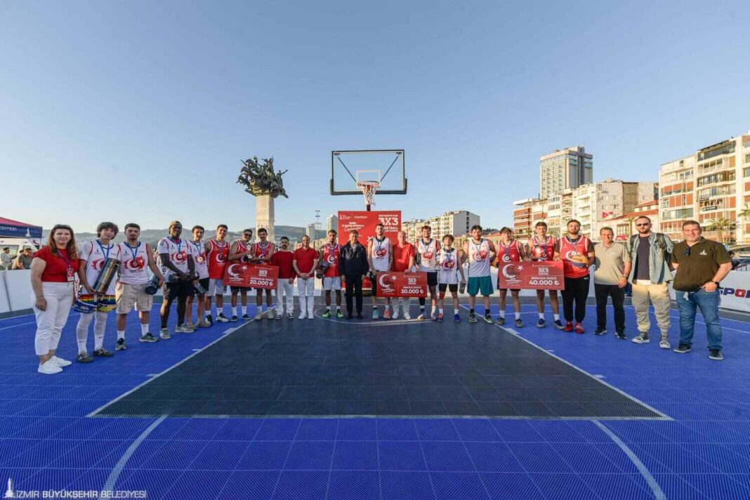 Gençler İzmir’i Ayağa Kaldırdı!… Gençler İzmir’i Ayağa Kaldırdı!…