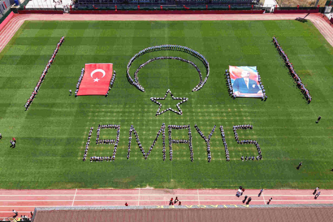 19 Mayıs Atatürk’ü Anma, Gençlik ve Spor Bayramı Aliağa’da Coşkuyla Kutlandı… 19 Mayıs Atatürk’ü Anma, Gençlik ve Spor Bayramı Aliağa’da Coşkuyla Kutlandı…