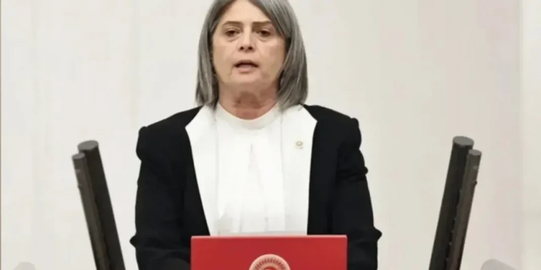 TOKİ KURA ÇEKİYOR ANCAK HAK SAHİPLERİ EVLERİNİN YERİNİ BİLE BİLMİYOR!… TOKİ KURA ÇEKİYOR ANCAK HAK SAHİPLERİ EVLERİNİN YERİNİ BİLE BİLMİYOR!…