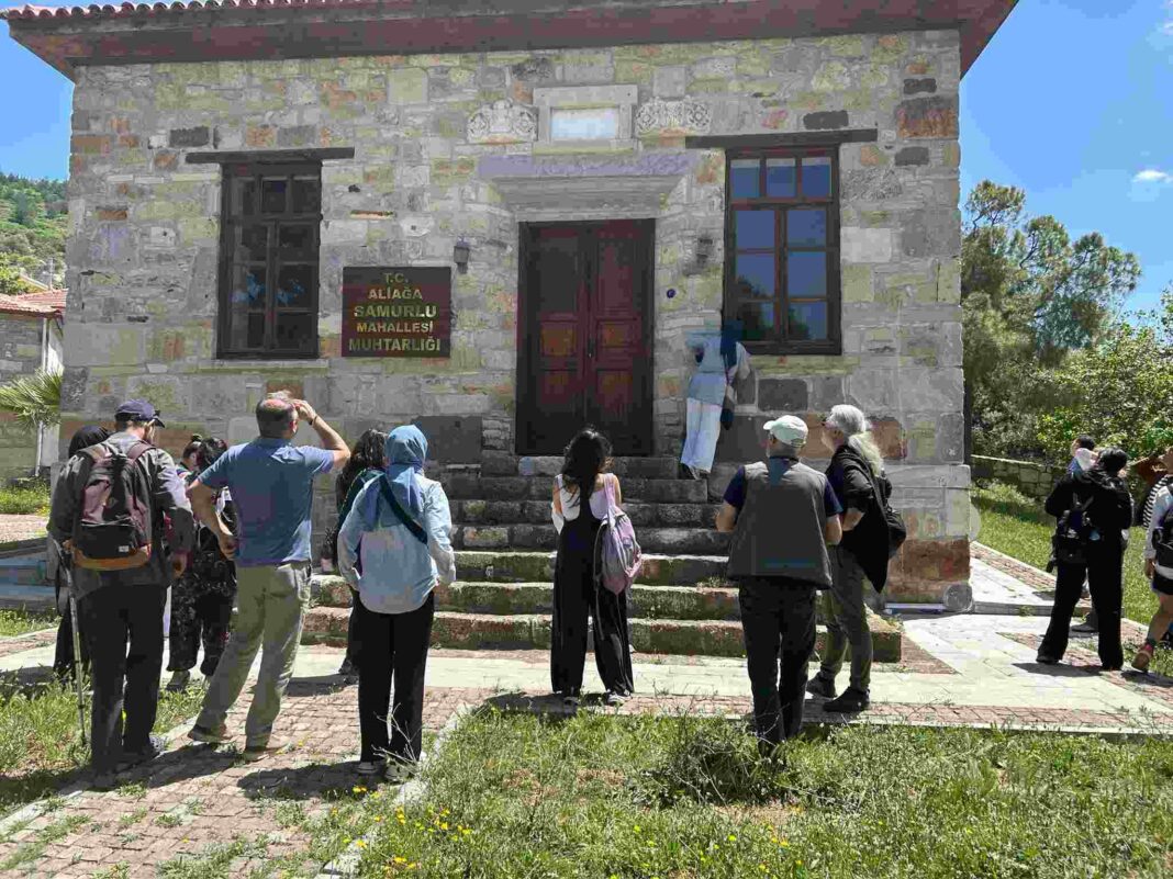 EGE ÜNİVERSİTESİ EDEBİYAT FAKÜLTESİ SANAT TARİHİ BÖLÜMÜ AKADEMİSYEN VE ÖĞRENCİLERİNDEN ALİAĞA’DA SAHA ÇALIŞMASI… EGE ÜNİVERSİTESİ EDEBİYAT FAKÜLTESİ SANAT TARİHİ BÖLÜMÜ AKADEMİSYEN VE ÖĞRENCİLERİNDEN ALİAĞA’DA SAHA ÇALIŞMASI…